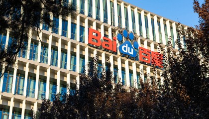 李彦宏首次回应不开源文心大模型原因：闭源能赚钱进而聚人才