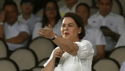 菲律宾政坛一夜变天，16万菲军突然站队，杜特尔特关键时刻重新出山