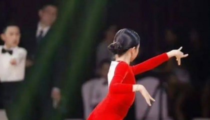 热搜第一！孙俪的女儿拉丁舞英国夺冠，网友：“邓超估计高兴得哭了 ”