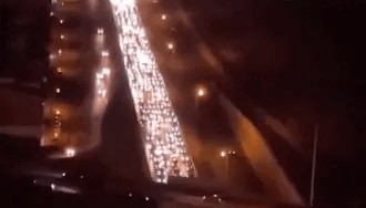 加油限额10升、高速大排长龙：大量居民逃离德黑兰