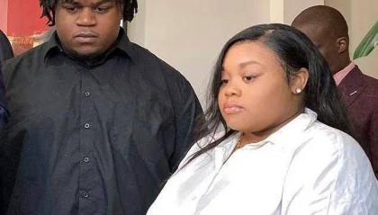 医院生娃，孩子头直接被医生拔掉了？父母请专家尸检，结果专家直接把图发网上了？！