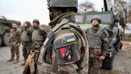 一枪未开，乌军王牌旅大逃亡，基辅突想一招，兵源新增2500万？