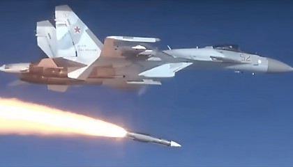 经过一夜激战，乌军展开猛烈反击，莫斯科上空：俄军战机首次进入空战状态