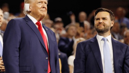 美国这下瞒不住了！特朗普的身体真不行了？万斯突然发声：已经做好接班准备，距离总统只剩一步