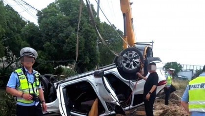 江苏靖江一对新人端午开车坠河双双遇难，原计划第二天举行婚礼