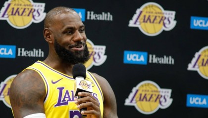 这么突然?詹姆斯更新社媒 明日零点发布重要决定