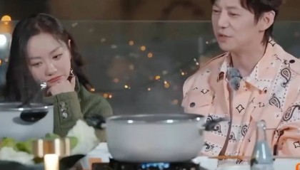 何炅称现在有点惊弓之鸟 否认以前的节目都是做效果