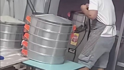 妻子抄起20斤油桶砸老公,“晚10秒,后果不堪设想……”