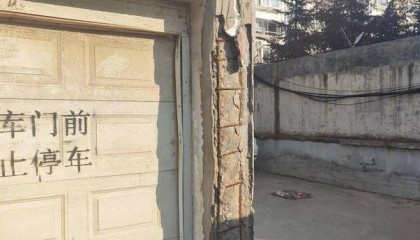 青岛即墨一小区 楼体外墙大量裂缝 业主：担心结构安全