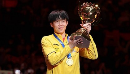 乒乓球亚洲杯｜王楚钦夺冠后现场响起《光辉岁月》