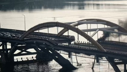 北京顺义潮白河大桥发生火情并部分坍塌，官方回应