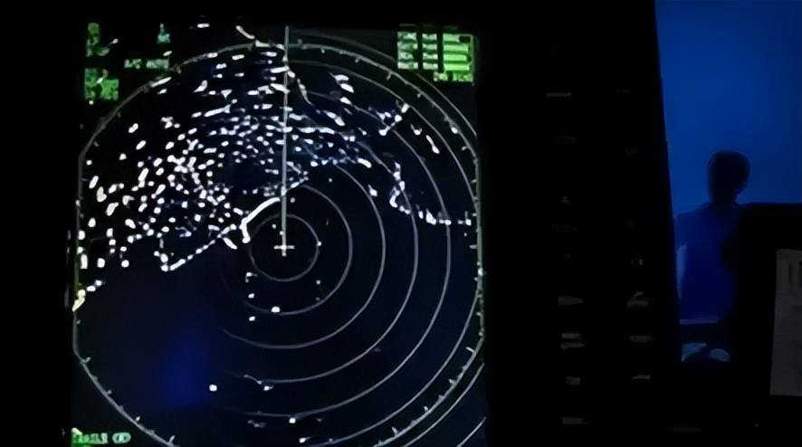 近日曝光!中国用一辆吉普车虚拟10万吨航母,南海戏耍美军侦察机
