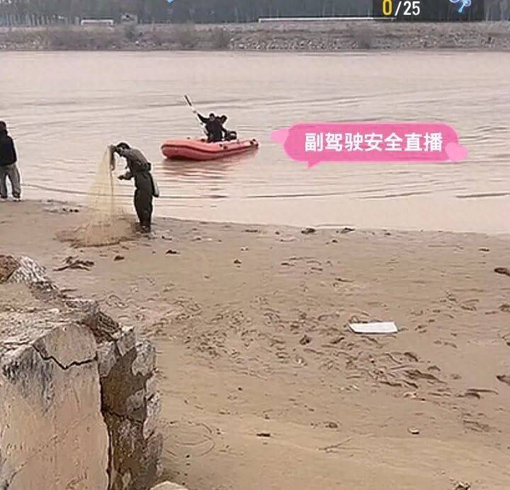 济南一母亲和3岁女儿黄河边失联3天，电动车遗留在岸边，救援人员正在搜救，孩子奶奶一夜白发