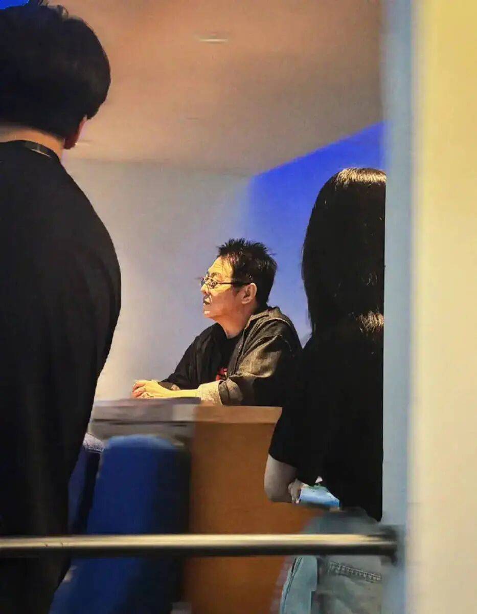 考古|李连杰晒游泳照状态重返巅峰!武打多年受伤频繁又患甲亢,功夫皇帝一路走来太不易