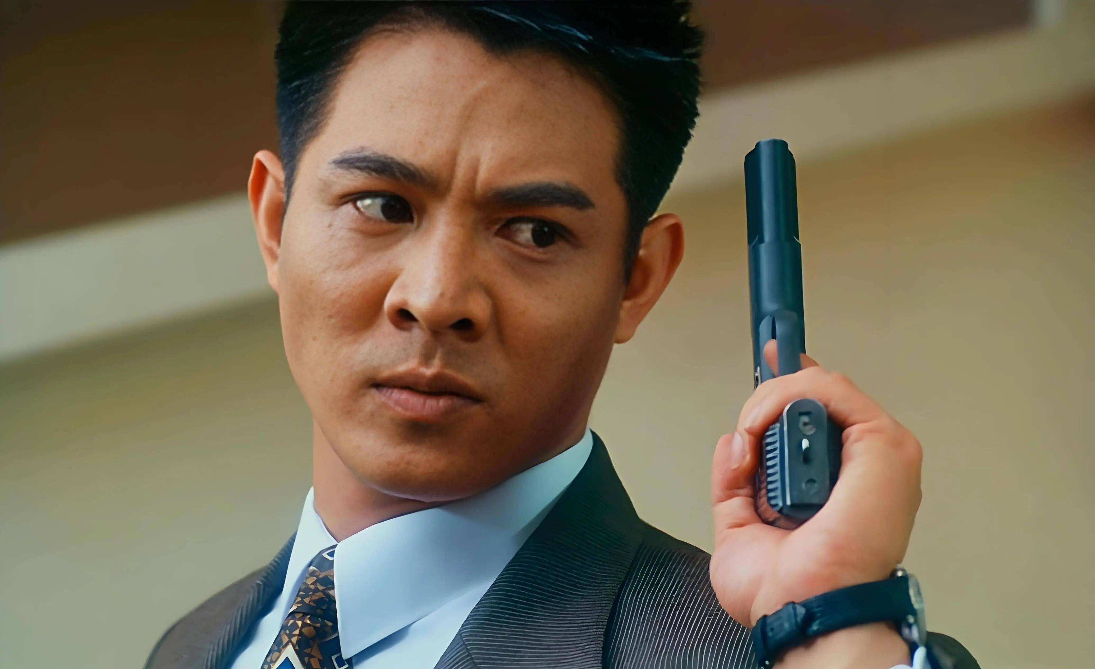 考古|李连杰晒游泳照状态重返巅峰!武打多年受伤频繁又患甲亢,功夫皇帝一路走来太不易